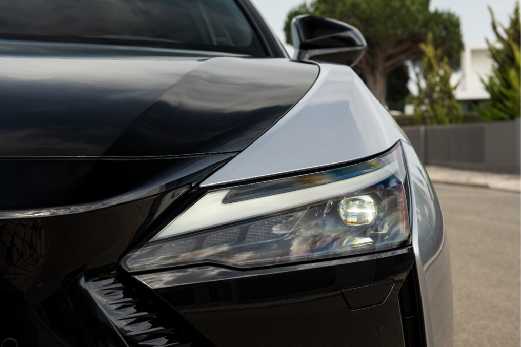 Lexus RZ.