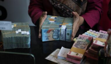 Rupiah, rupee stay out of favour as oil spike punishes importers