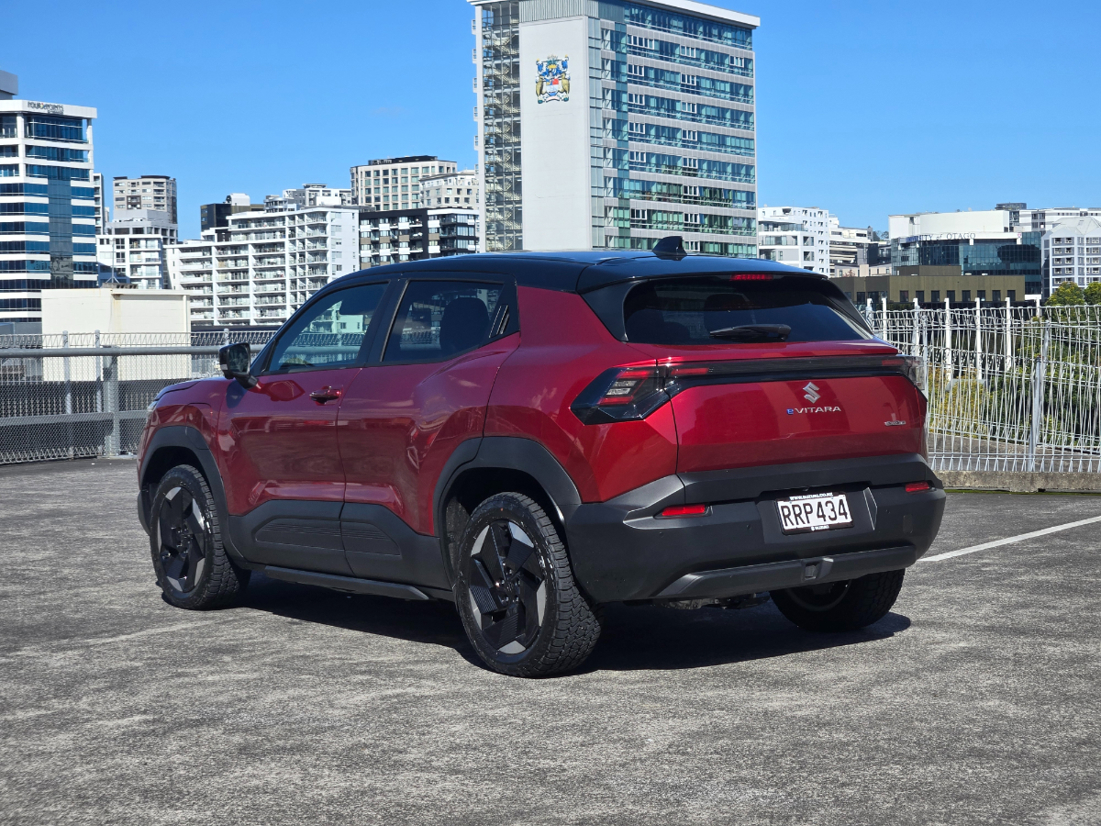 Suzuki e Vitara AWD.