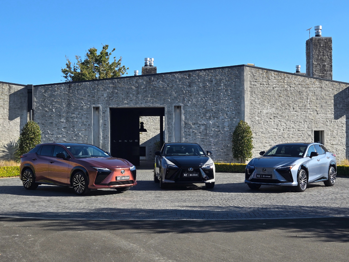 Lexus RZ.