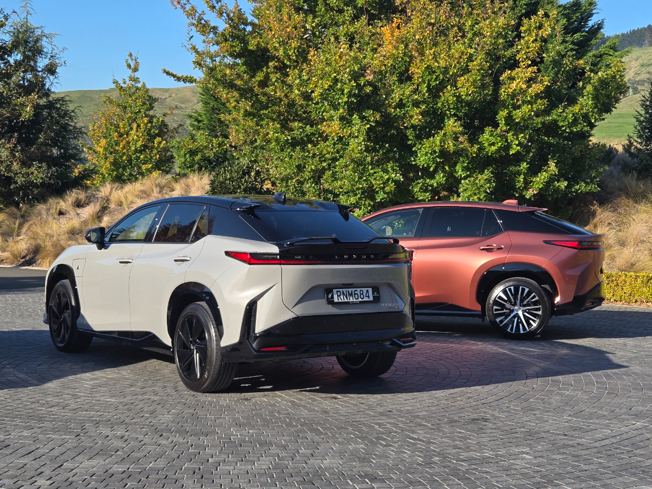 Lexus RZ.