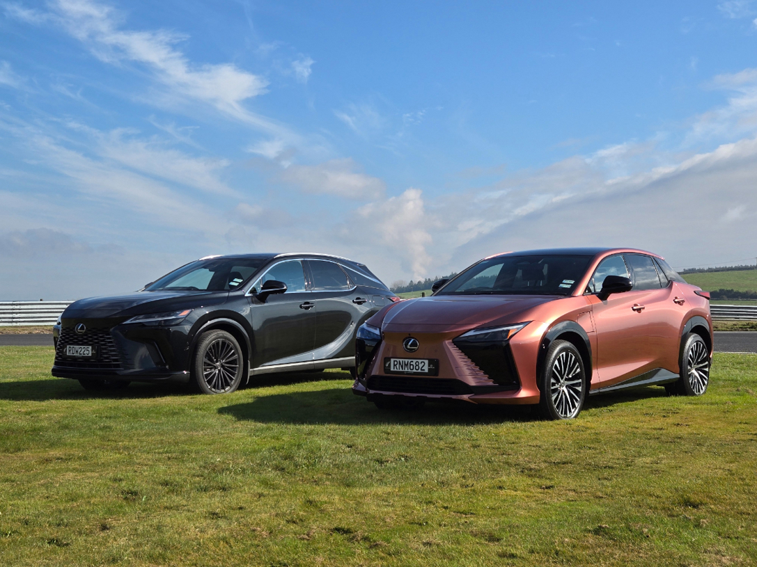 Lexus RZ.