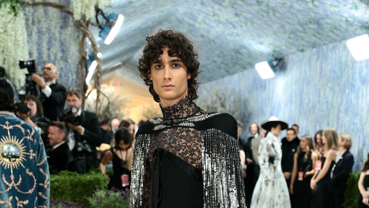 Sombr Makes His Met Gala Debut in a Valentino Cape Requiring 500 Hours of Work