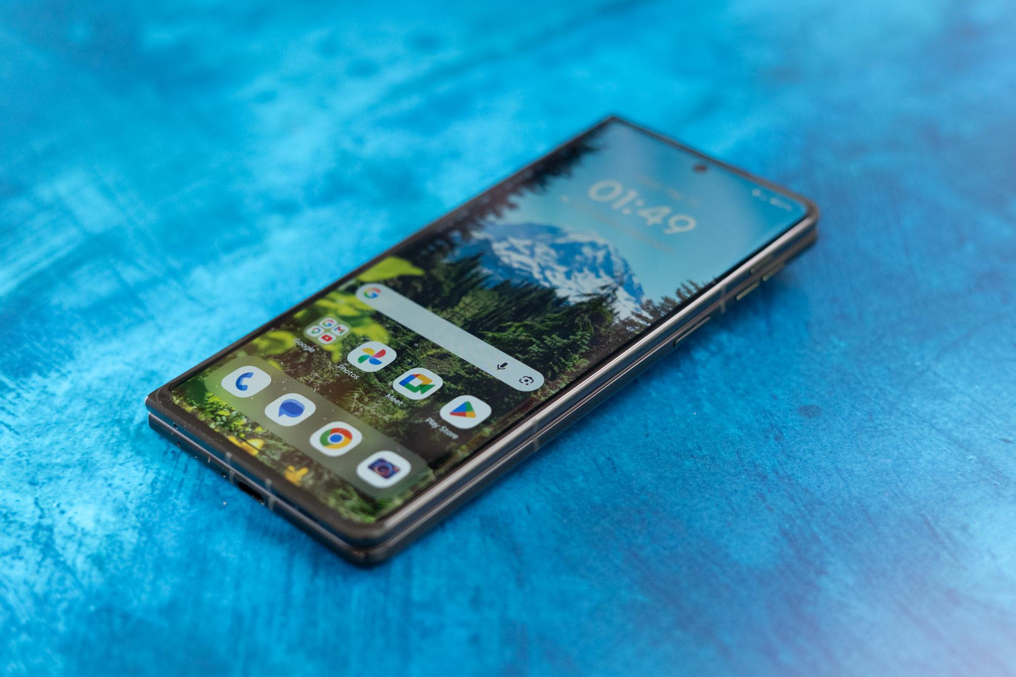 Motorola Razr Fold showing outer screen