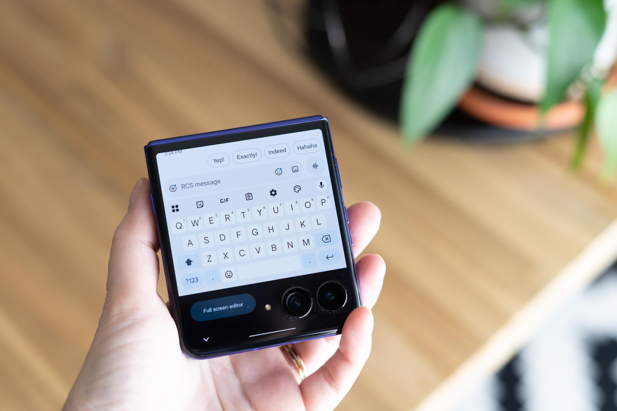 Motorola Razr Ultra 2026 showing texting interface on cover screen