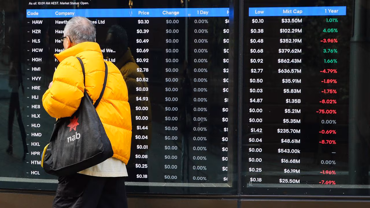 Commonwealth Bank: Shares slump, more falling behind on loans
