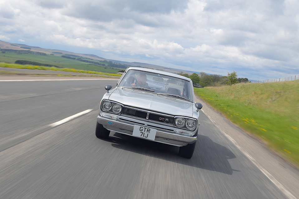 Classic & Sports Car – The sky’s the limit: Nissan Skyline R32 meets 2000GT-R