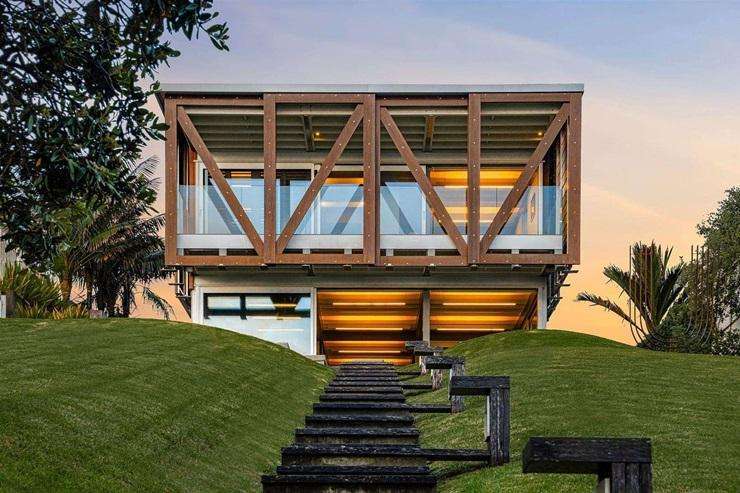 The luxurious clifftop home on Clifton Road, Takapuna, on Auckland’s North Shore, was a holiday souvenir for one travelling family this summer. Photo / Supplied