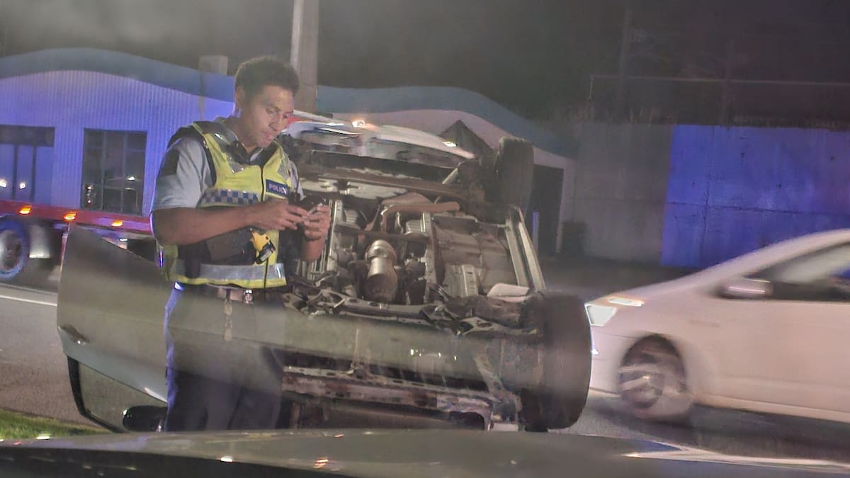 West Auckland crash blocks West Coast Rd, motorists warned of delays