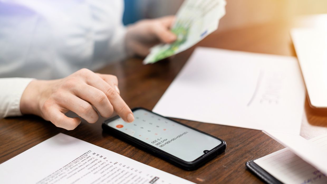Managing the mental weight of household expenses