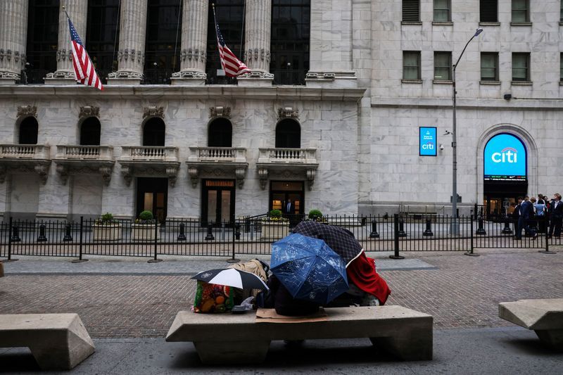 UBS Global Wealth Management lifts S&P 500 target on strong consumer spending, AI demand