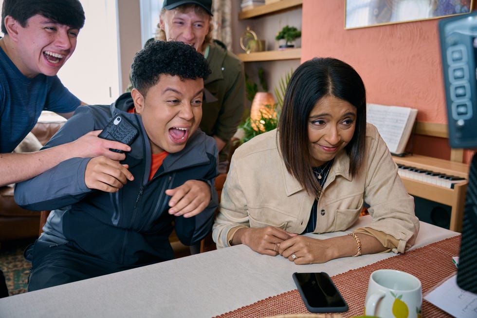 Sunetra Sarker , Zak Douglas, Gwed sunetra sarker , zak douglas, gwed