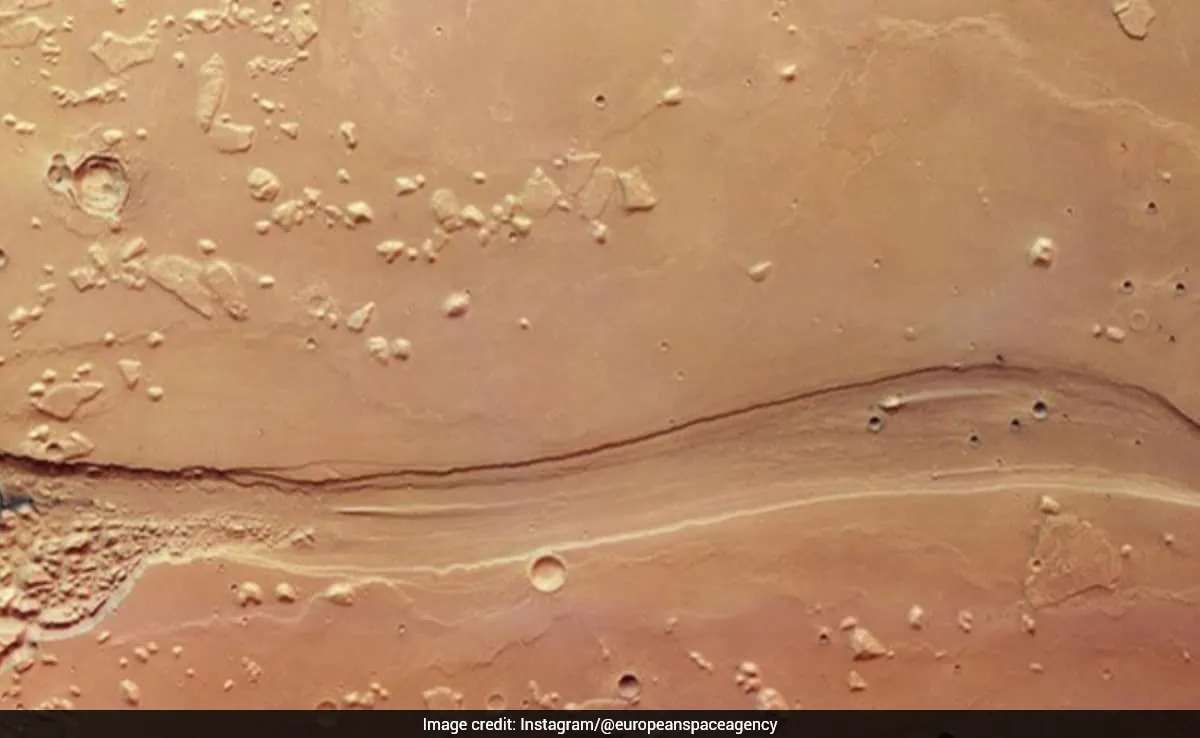 Mars Experienced Catastrophic Flooding 3.5 Billion Years Ago, Reshaping Planet's Surface