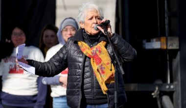 Joan Baez Is Frustrated by Today’s Biggest Pop Girls