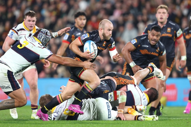Chiefs go top as Highlanders suffer further Tangitau blow after crucial loss