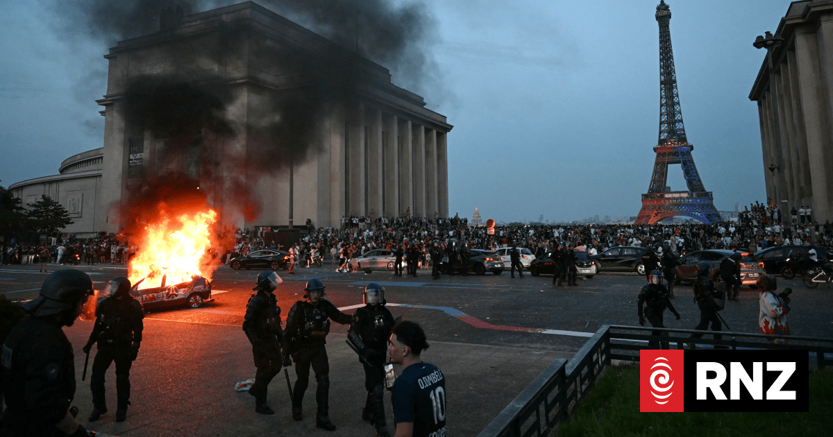 Arrests and clashes as tensions erupt in Paris on PSG victory night