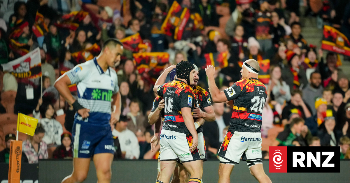 Super Rugby Pacific: Big Chiefs win consigns Blues to Christchurch playoff