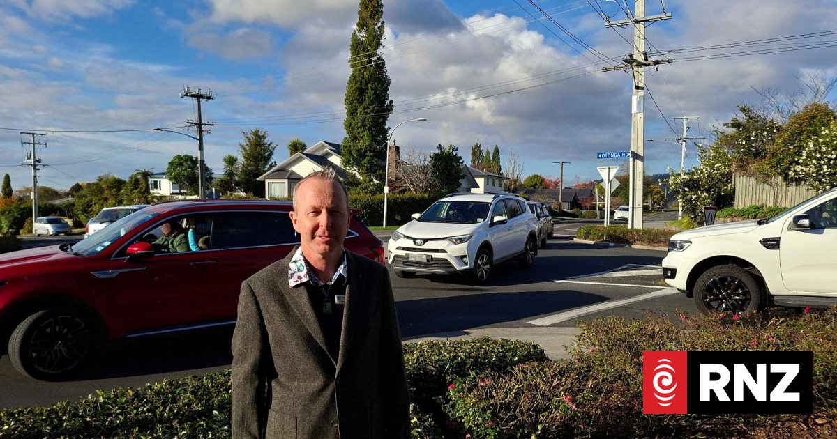 Rotorua principal demands action over 'recipe for disaster' pedestrian crossing