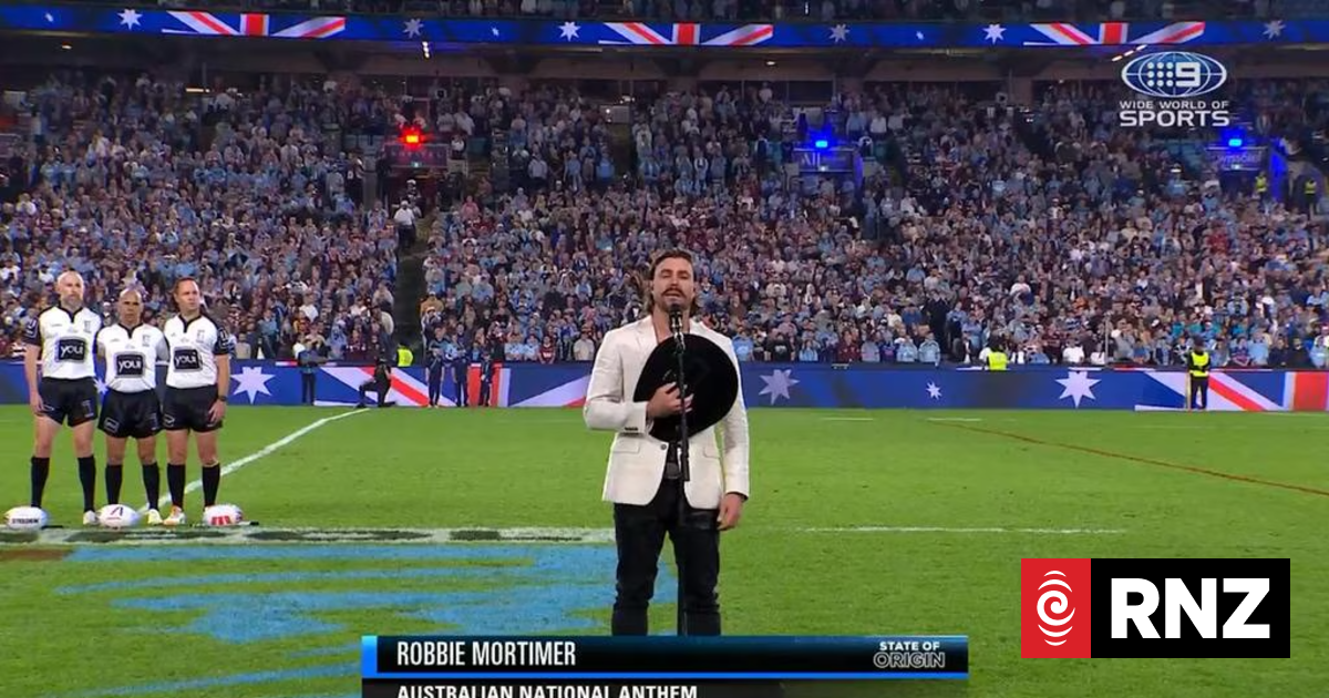 'Edvence Estrelia Feair': Robbie Mortimer slammed over rendition of Australian anthem