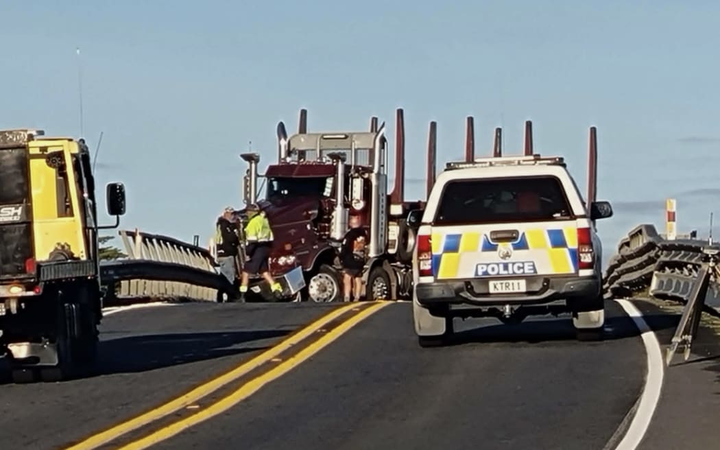 Truck crash in Manakau - SH1 - Manakau North Rail Overbridge - 29 May 2026