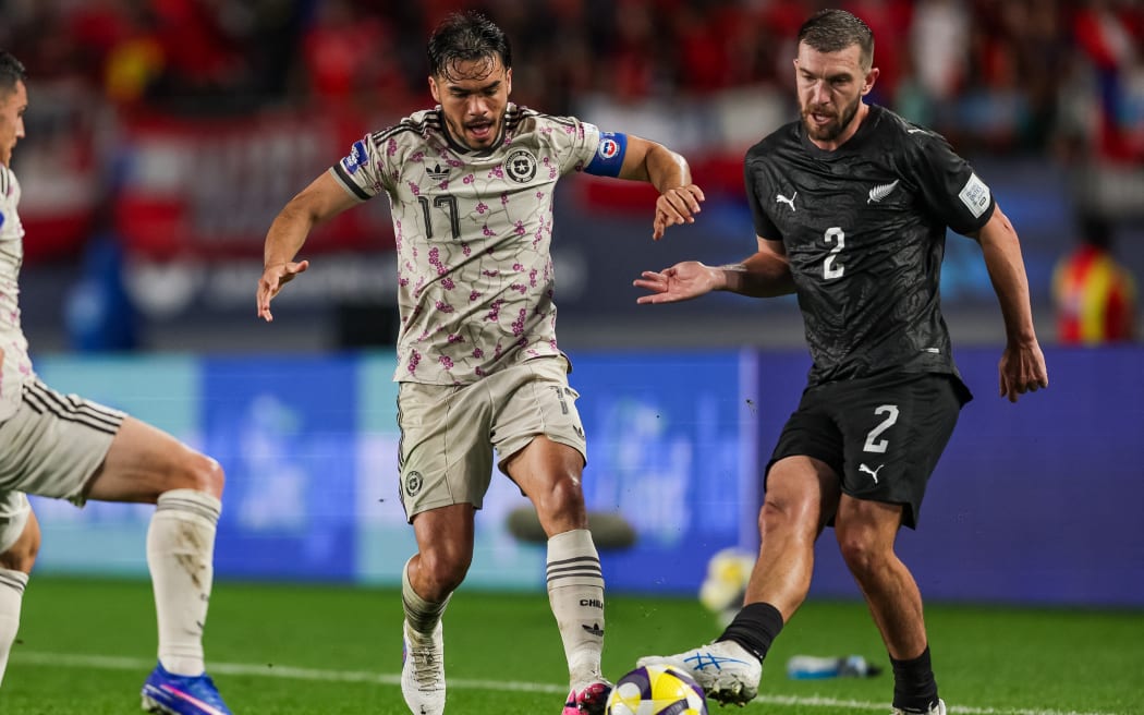 Chile’s Gabriel Suazo (c) and New Zealand's Tim Payne during New Zealand vs Chile, FIFA Series Tournament at Eden Park, Auckland, New Zealand on Monday 30 March 2026. Photo: Joshua Devenie / www.photosport.cl (Photo by www.photosport.cl / Photosport via AFP)