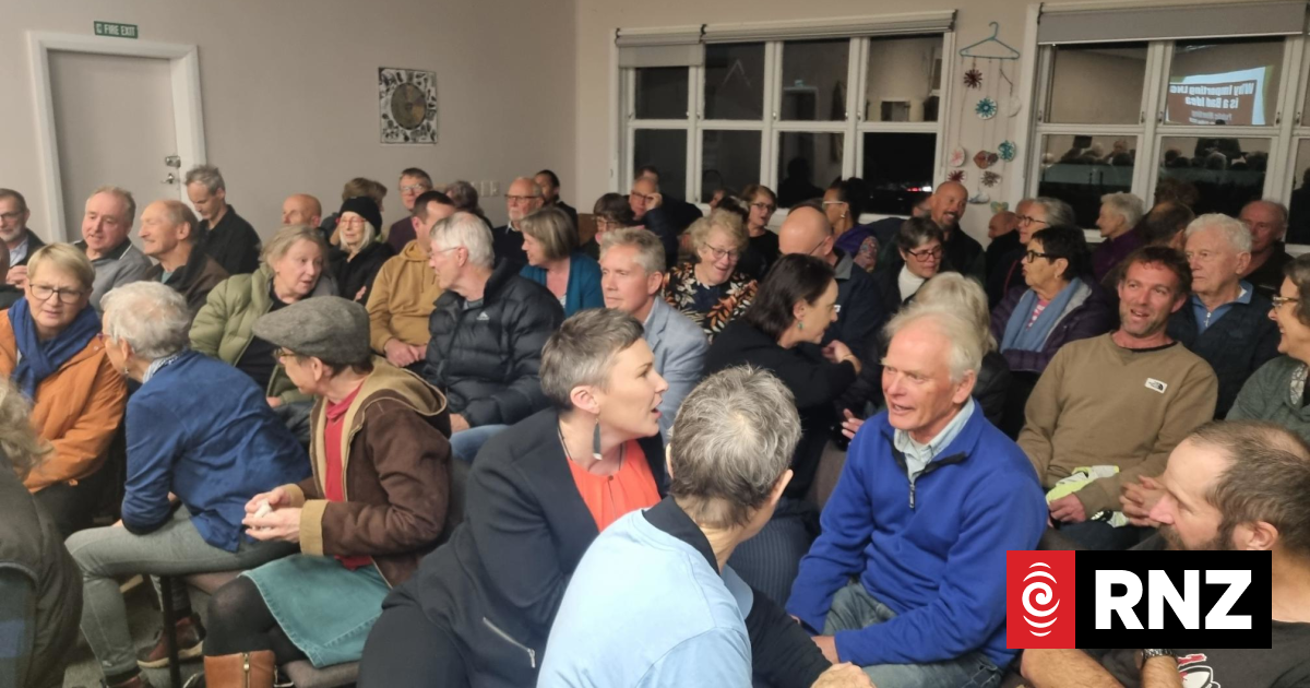 Packed New Plymouth hall hears arguments against Taranaki LNG facility