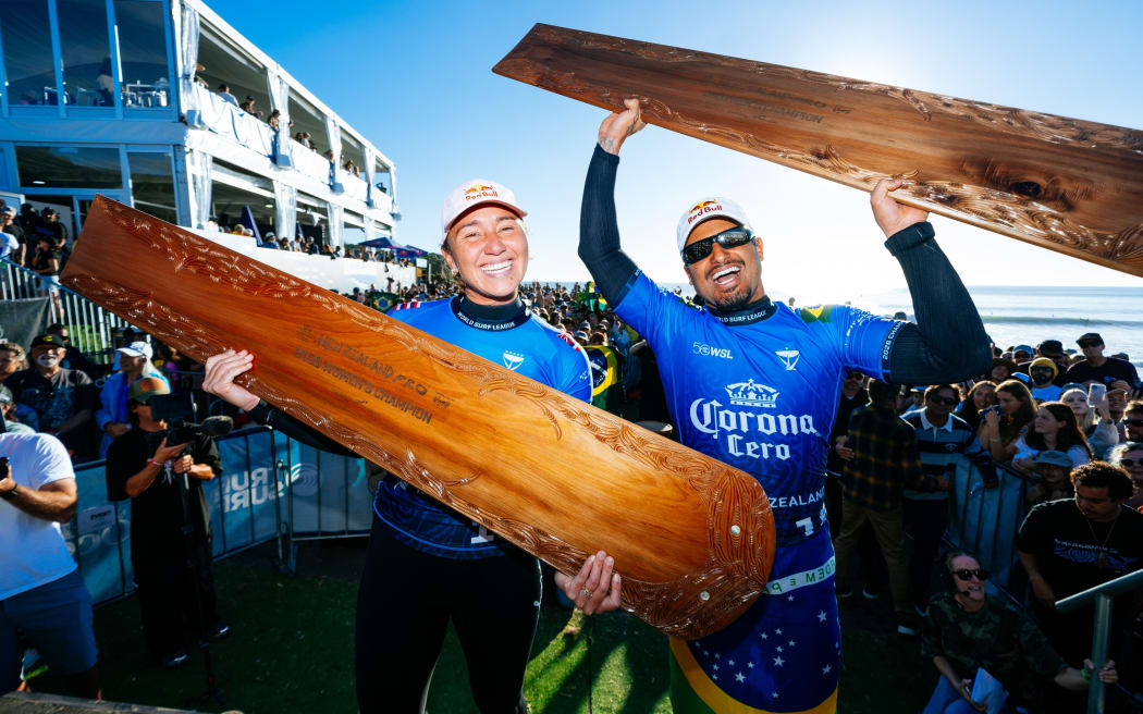 RAGLAN, NEW ZEALAND - MAY 25: Five-time WSL Champion Carissa Moore of Hawaii and WSL Champion Italo Ferreira of Brazil after winning the Final at the Corona Cero New Zealand Pro on May 25, 2026 at Raglan, New Zealand. (Photo by Rambo Estrada/World Surf League)