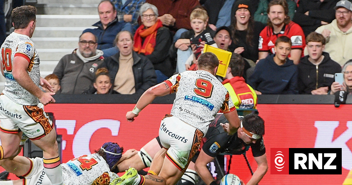 Super Rugby Pacific: Crusaders snatch pulsating victory over Chiefs