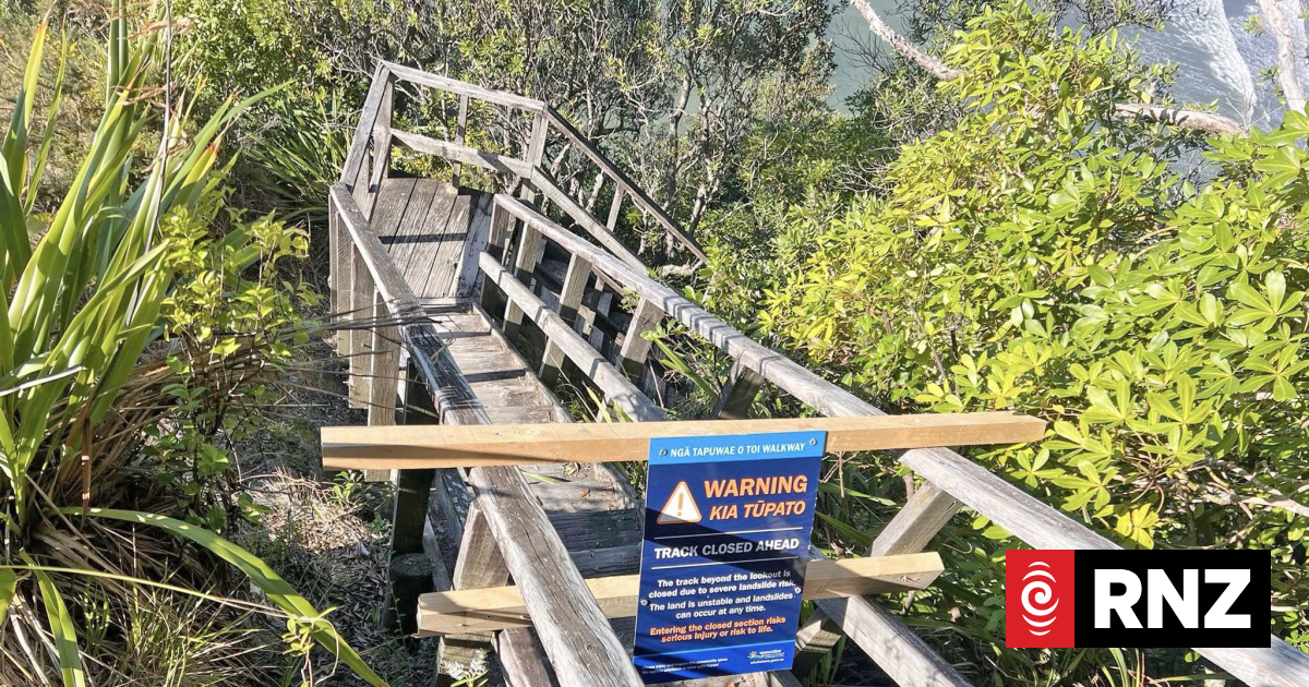 More safety signs for Ōhope track after walkers ignore closure