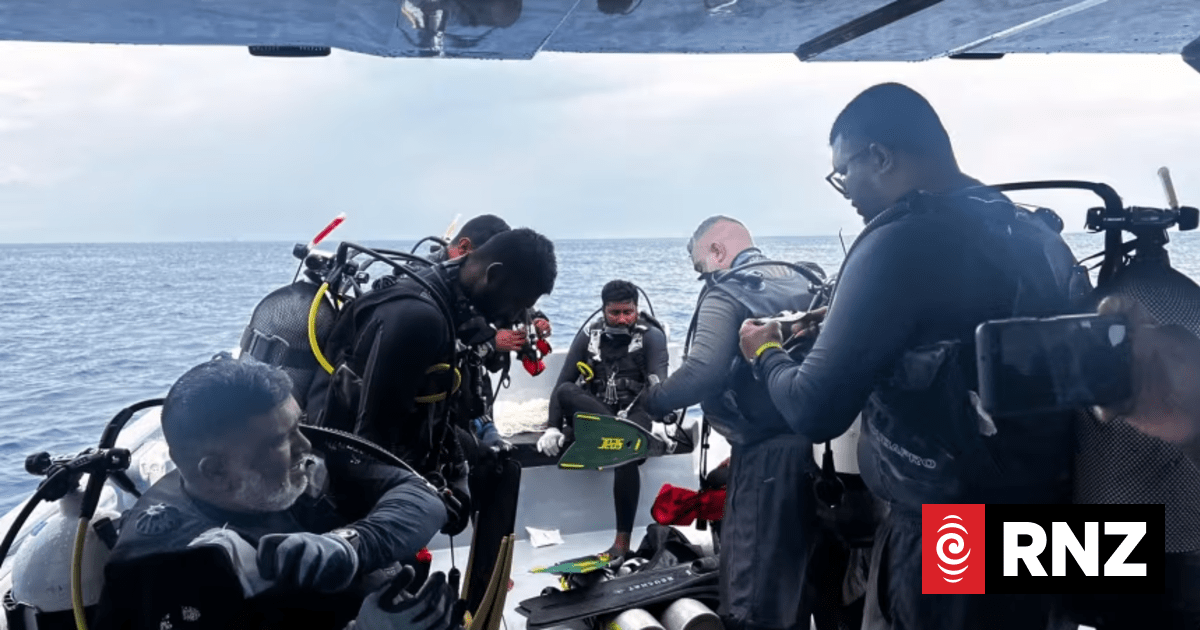 Top divers join mission to recover Italian tourists’ remains from Maldives sea cave