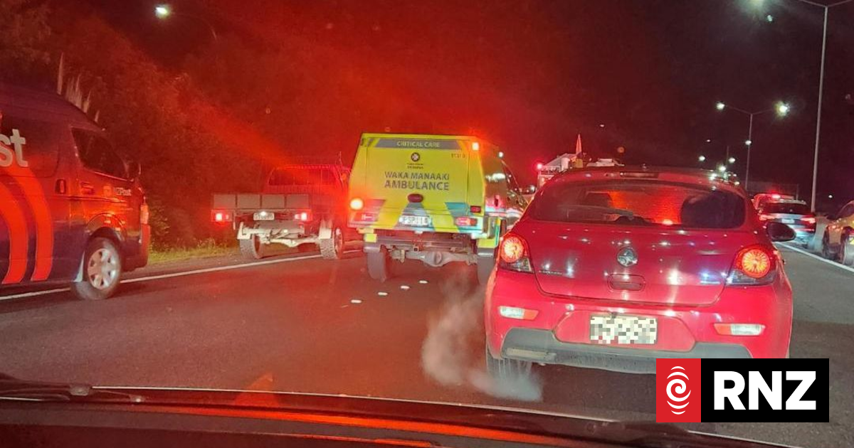 Delays after crash on Auckland's Southern Motorway