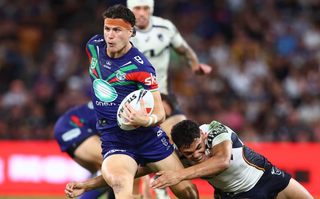 Sam Healey of the Warriors breaks through the Broncos defence during the NRL Round 11 match between the New Zealand Warriors and the Brisbane Broncos at Suncorp Stadium in Brisbane, Sunday, May 17, 2026. (AAP Image/Jason O’Brien Photosport)