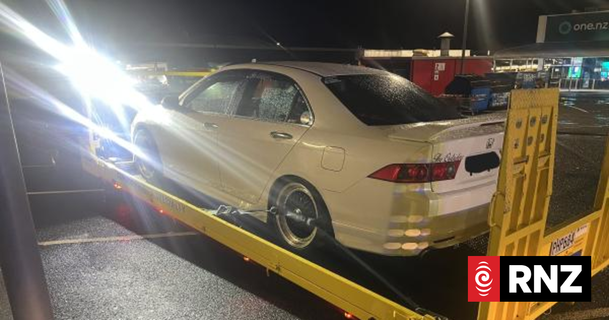 Whangārei driver arrested after doing burnout in front of police
