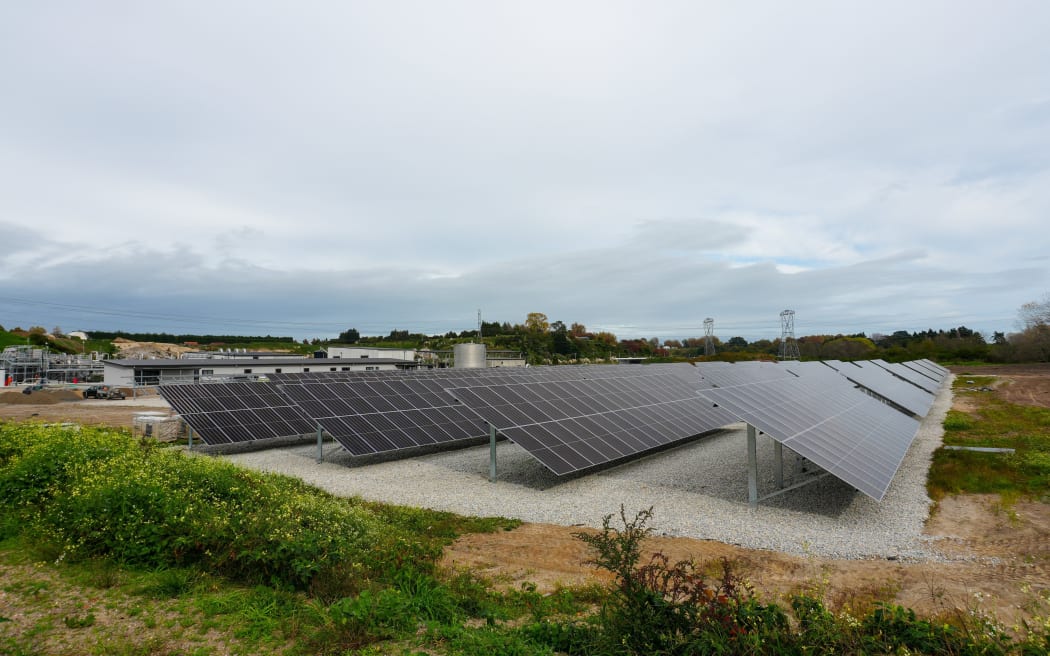 There is ample room for the panels to expand towards.