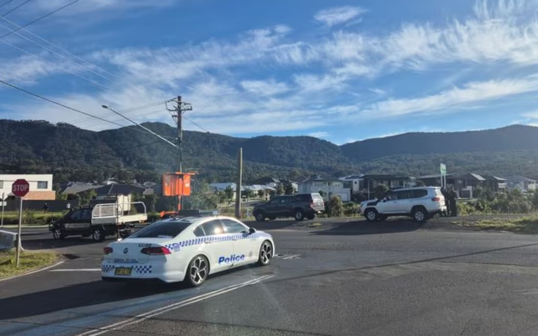 Police searched a residential area of Wongawilli shortly after the alleged attack for a weapon. (ABC Illawarra: Justin Hunstdale)