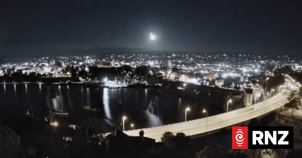 Tasmanians who saw meteor lighting up the sky last night 'very lucky', astronomer says