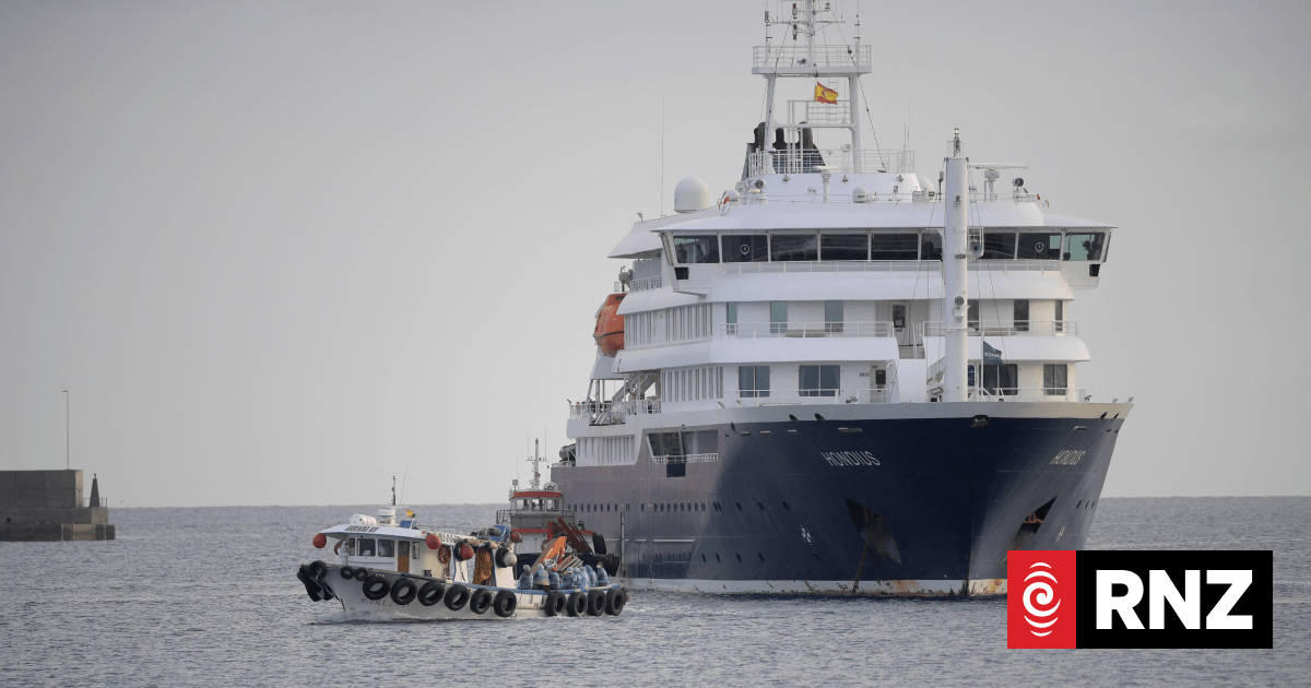 Australians and New Zealander last to be evacuated from hantavirus-hit cruise ship