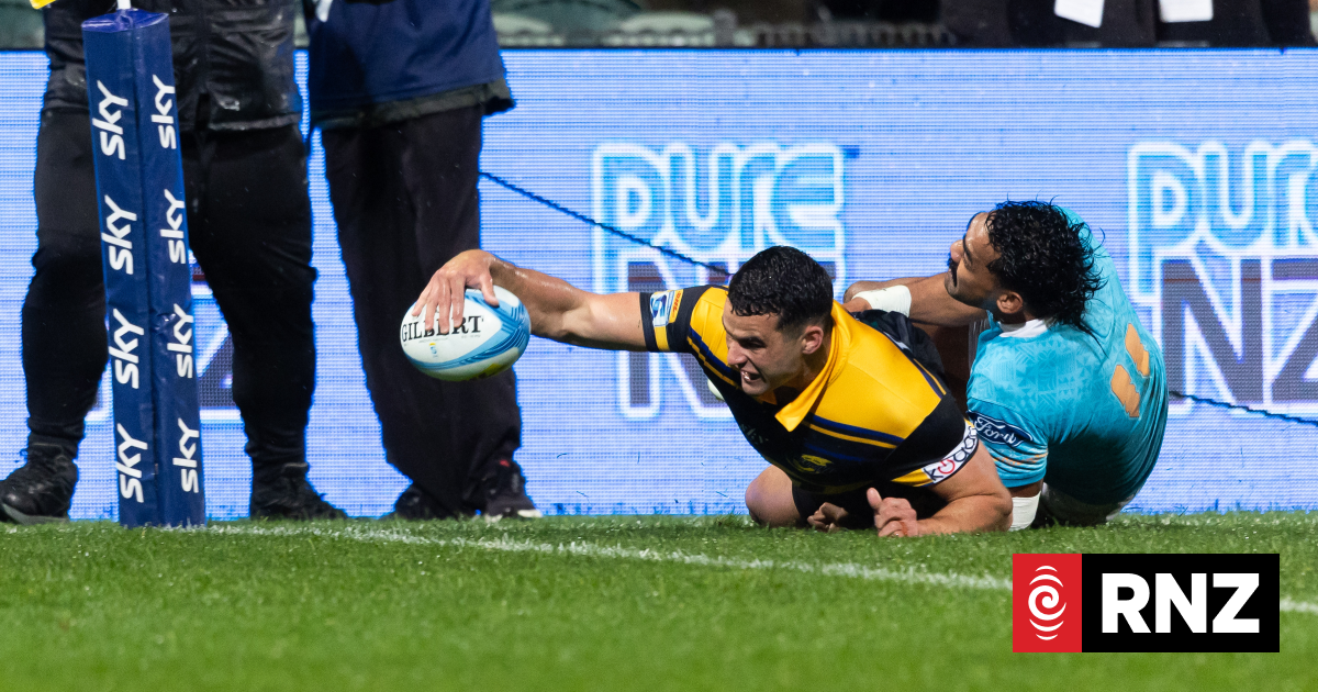 Hurricanes too strong and fast for Moana Pasifika