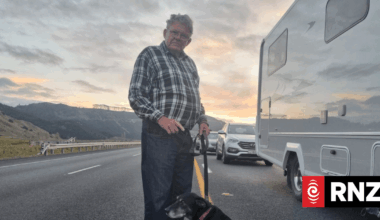Motorists enjoy the wait as convoys continue through Awakino Gorge