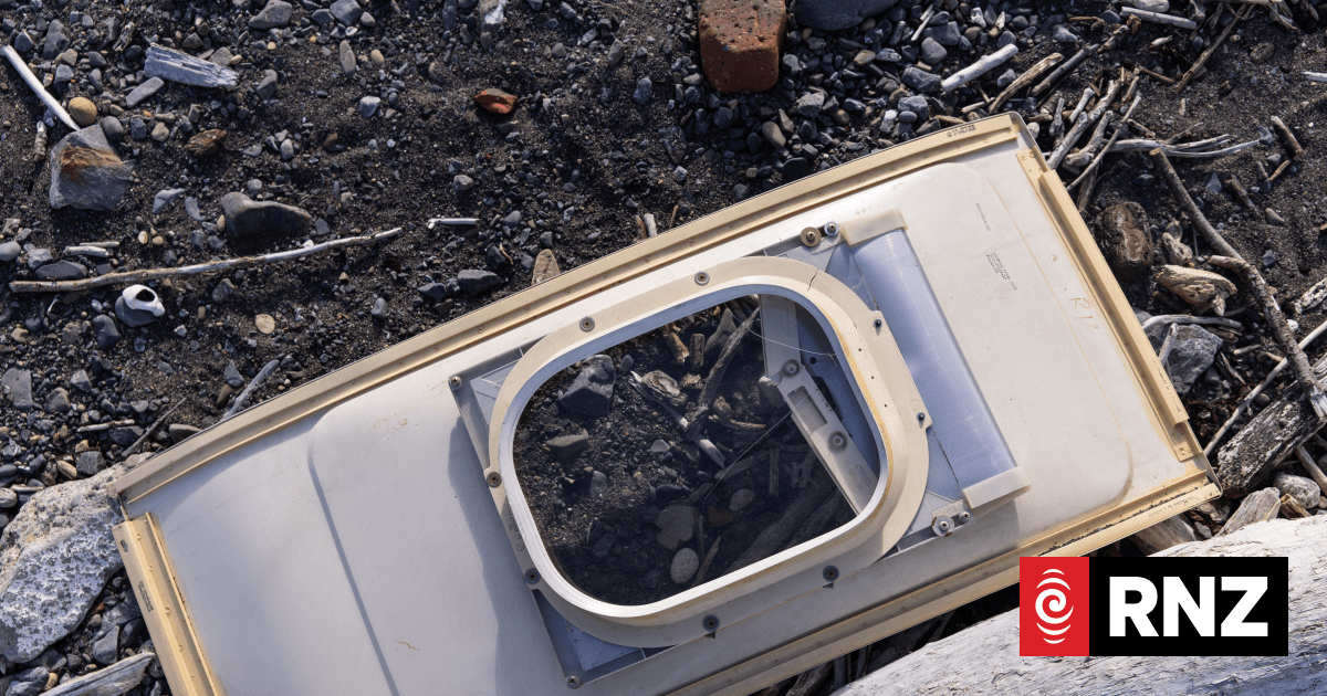 Mystery door on Wellington beach just a 'stunt', police say