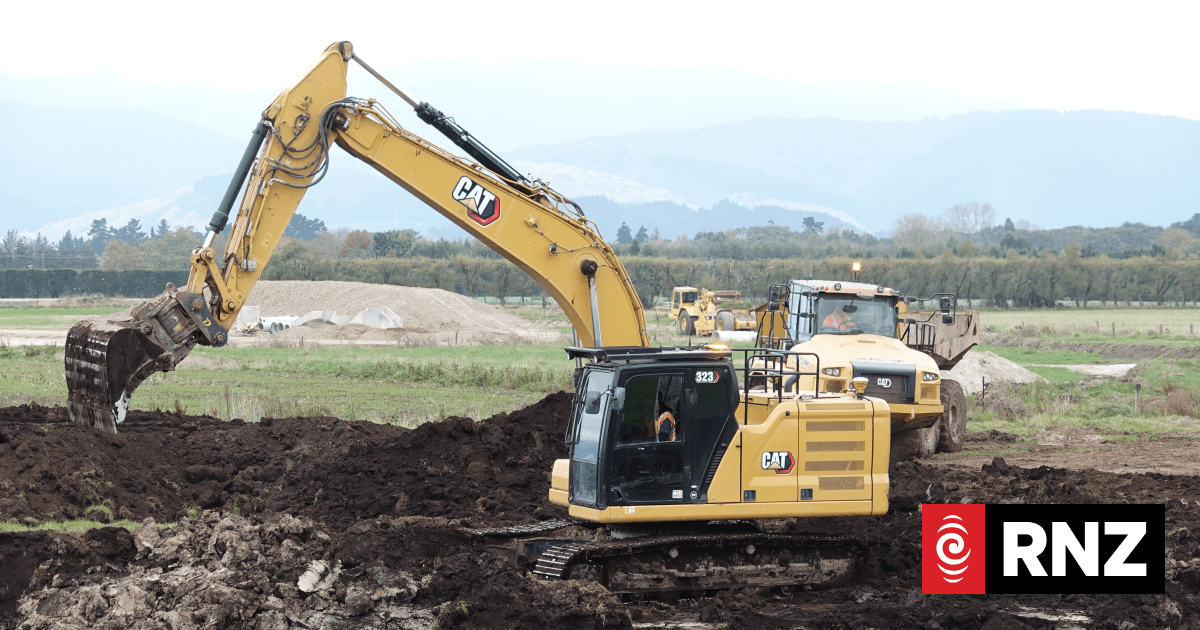 Clean-up of polluted Horowhenua lake will make it 'perfect spot for a wetland'