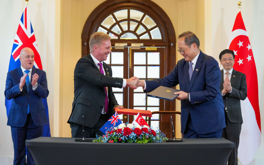 (L-R) NZ Prime Minister Christopher Luxon, Trade Minister Todd McClay, Singaporean Minister-in-charge of Energy, Science & Technology Dr Tan See Leng and Singaporean Prime Minister Lawrence Wong.