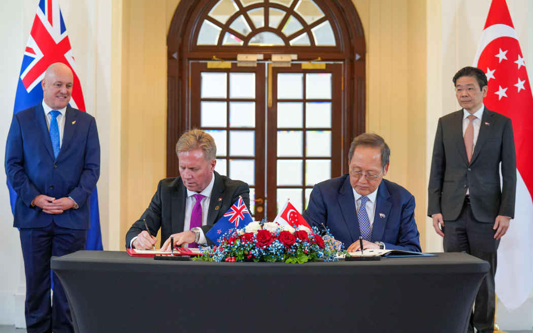 (L-R) NZ Prime Minister Christopher Luxon, Trade Minister Todd McClay, Singaporean Minister-in-charge of Energy, Science & Technology Dr Tan See Leng and Singaporean Prime Minister Lawrence Wong.