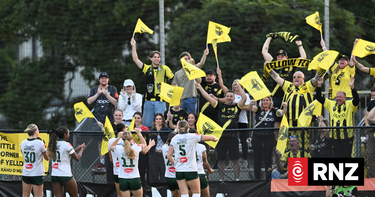 Wellington Phoenix women fall behind Brisbane Roar in home-and-away A-League semis