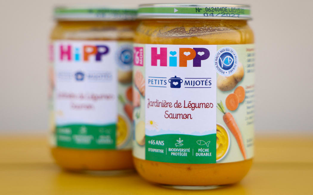 This photograph shows baby food jars of German baby food manufacturer HiPP in Paris on April 22, 2026. Authorities in Austria are hunting a last remaining jar of baby food possibly mixed with rat poison in a suspected extortion scheme, police said on April 20, 2026. The HiPP company announced the recall at certain supermarkets late on April 17 over the possibility that 