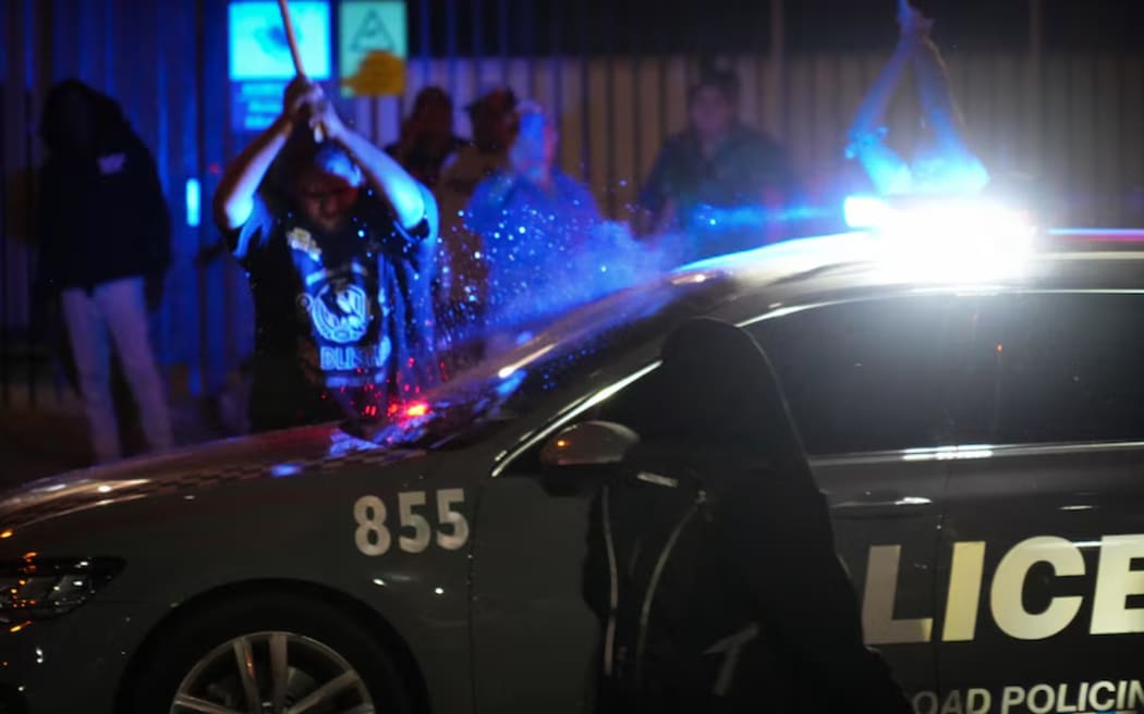 About 400 rioters gathered outside the hospital, with some demanding Jefferson Lewis be handed over for traditional