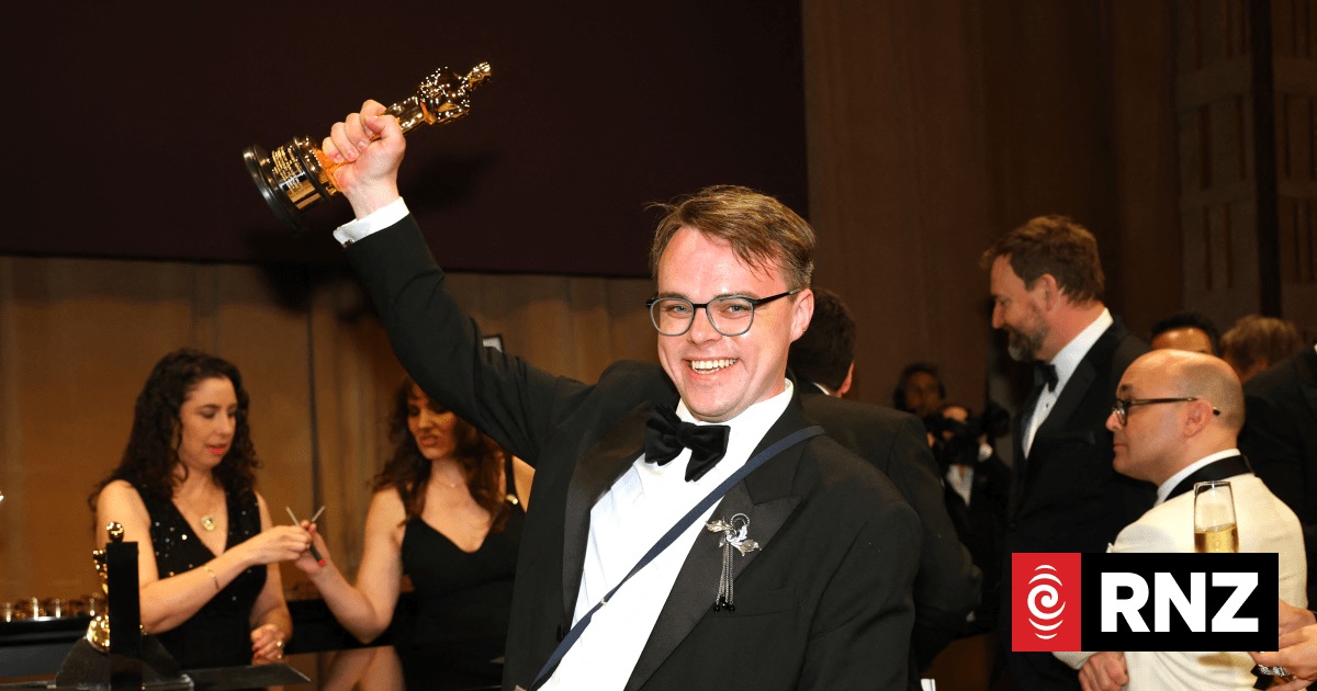 Lufthansa apologises for lost Oscar after US airport security row