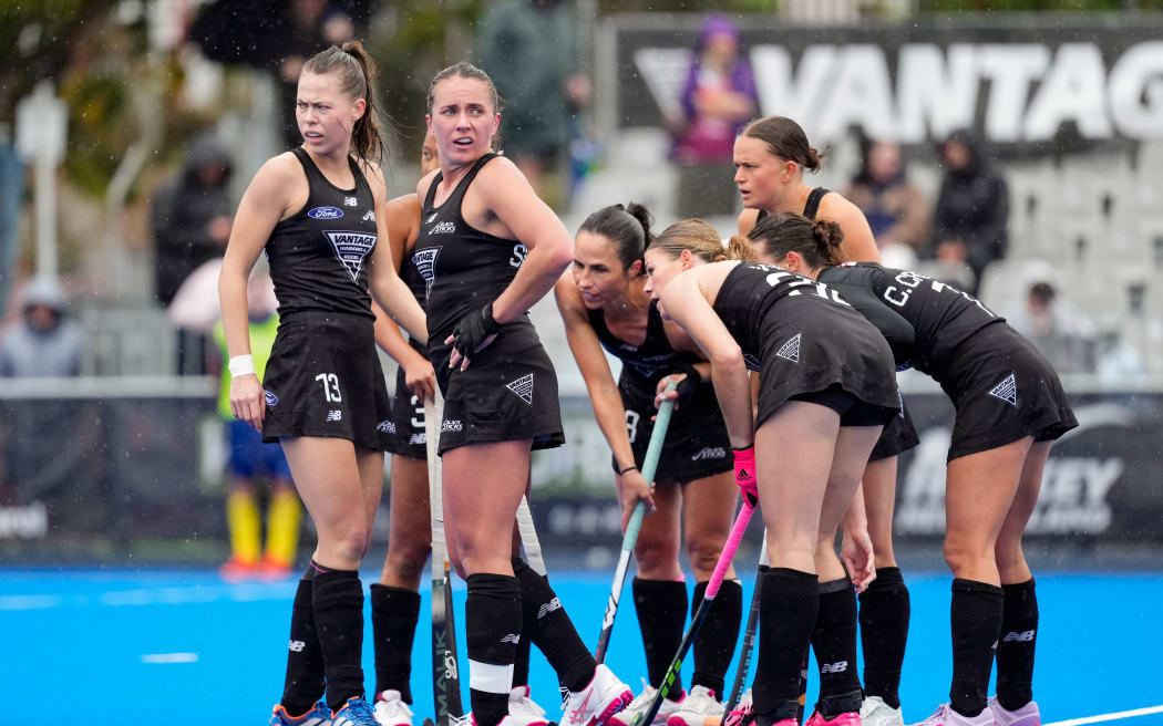 Black Sticks Women prepare for a penalty.