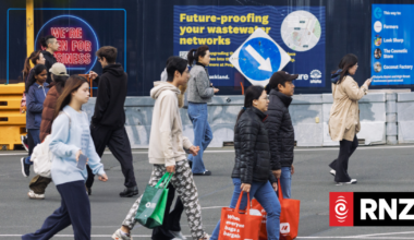 Migrants line up to file citizenship applications ahead of NZ test