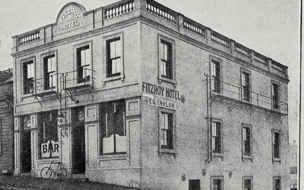 The former Fitzroy Hotel in Wakefield Street, Auckland from 1909.